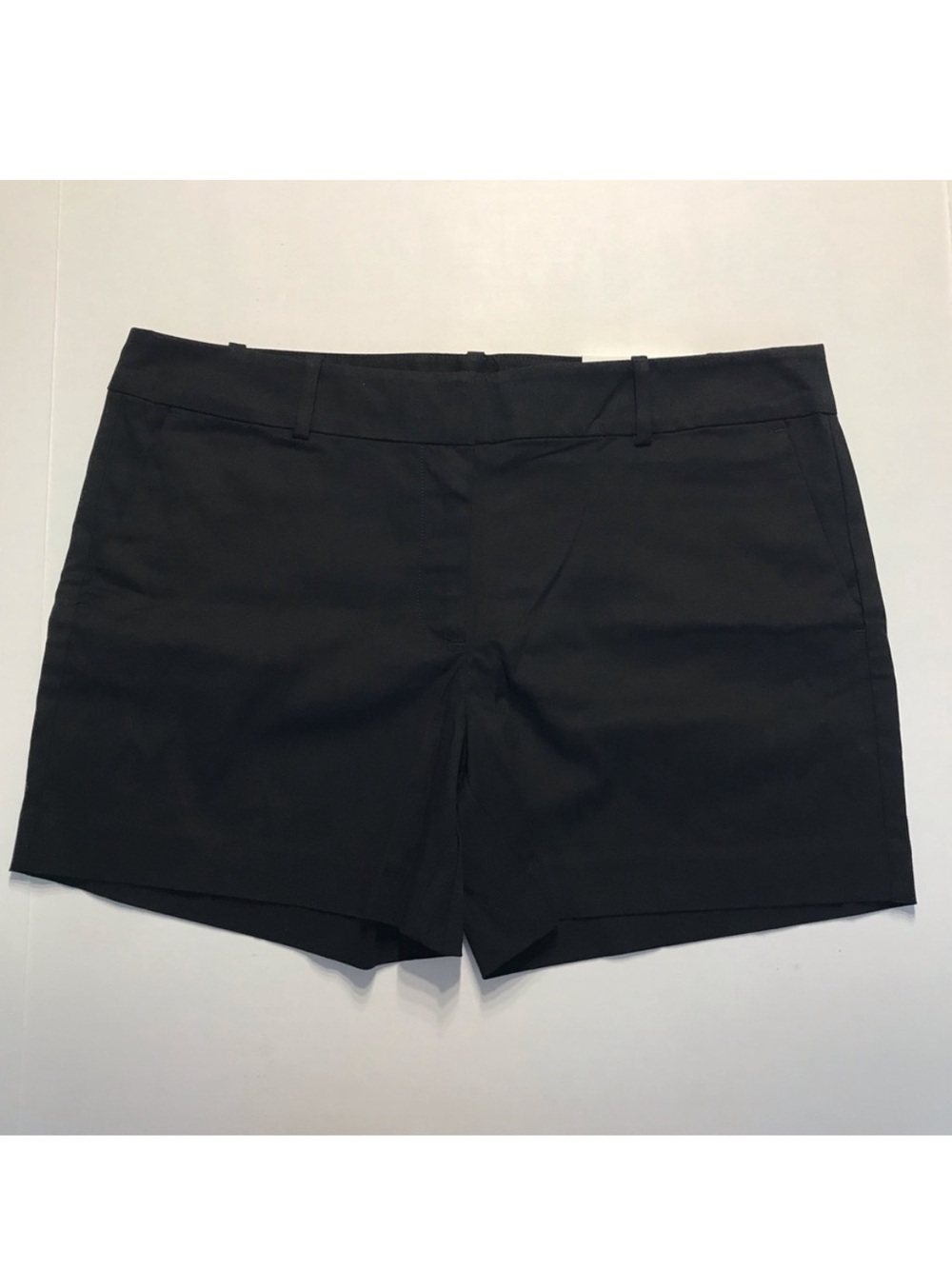 NWT Ann Taylor Factory Black The 5” Short Size 12